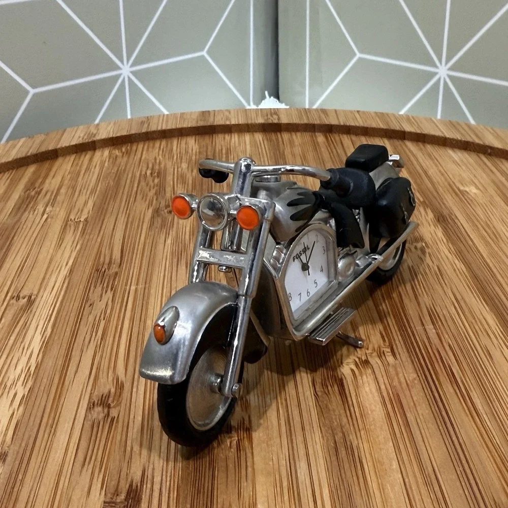Limited Edition‎ Fossil Die-Cast Metal Motorcycle Desk Clock vintage